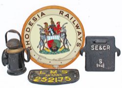 GWR Bladon 3 aspect brass collar Handlamp complete, together with an SE&CR Axle Box Cover, a Midland