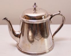 GWR Birmingham Restaurant silver plate Tea Pot with lid by Elkington. Twin shield crest on side with