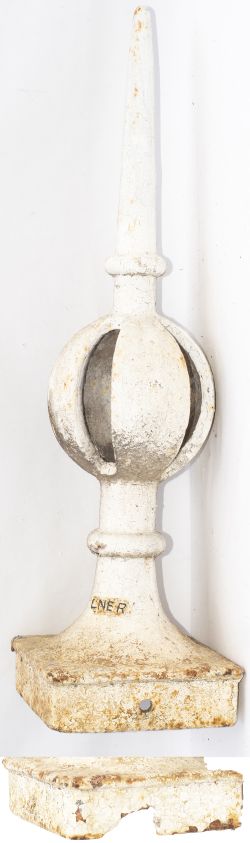 London & North Eastern Railway signal finial. Cast iron in original condition measures 30.5in