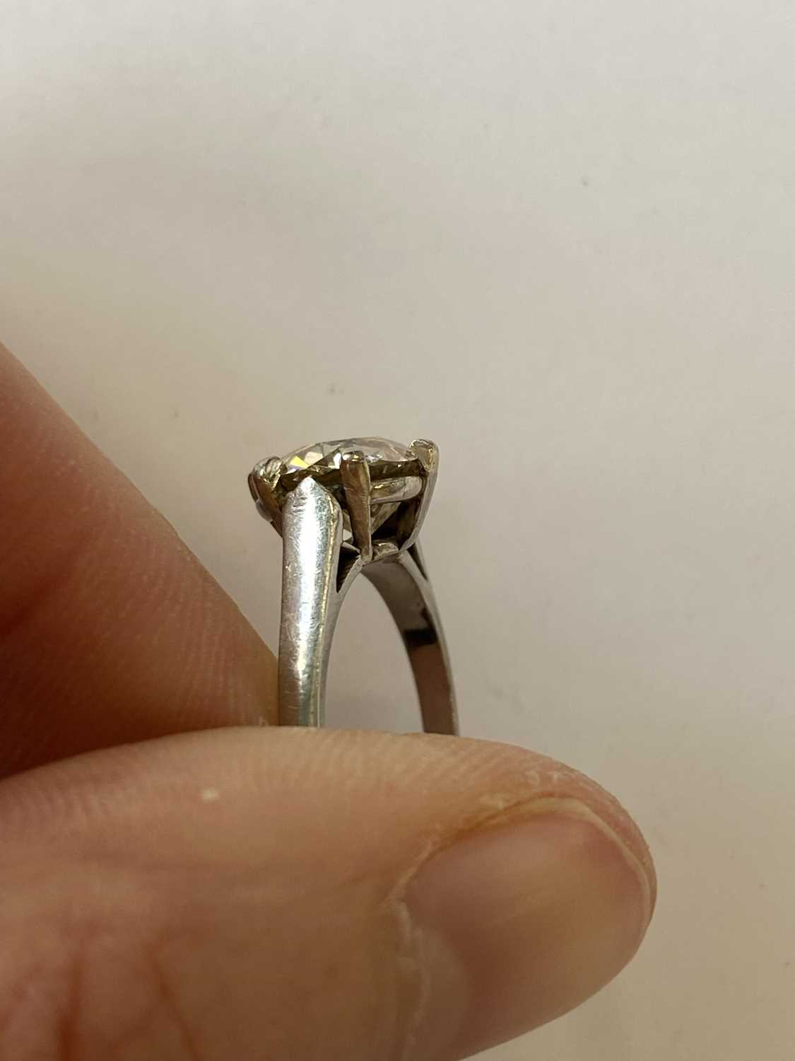An early 20th century single stone diamond ring - Image 4 of 14