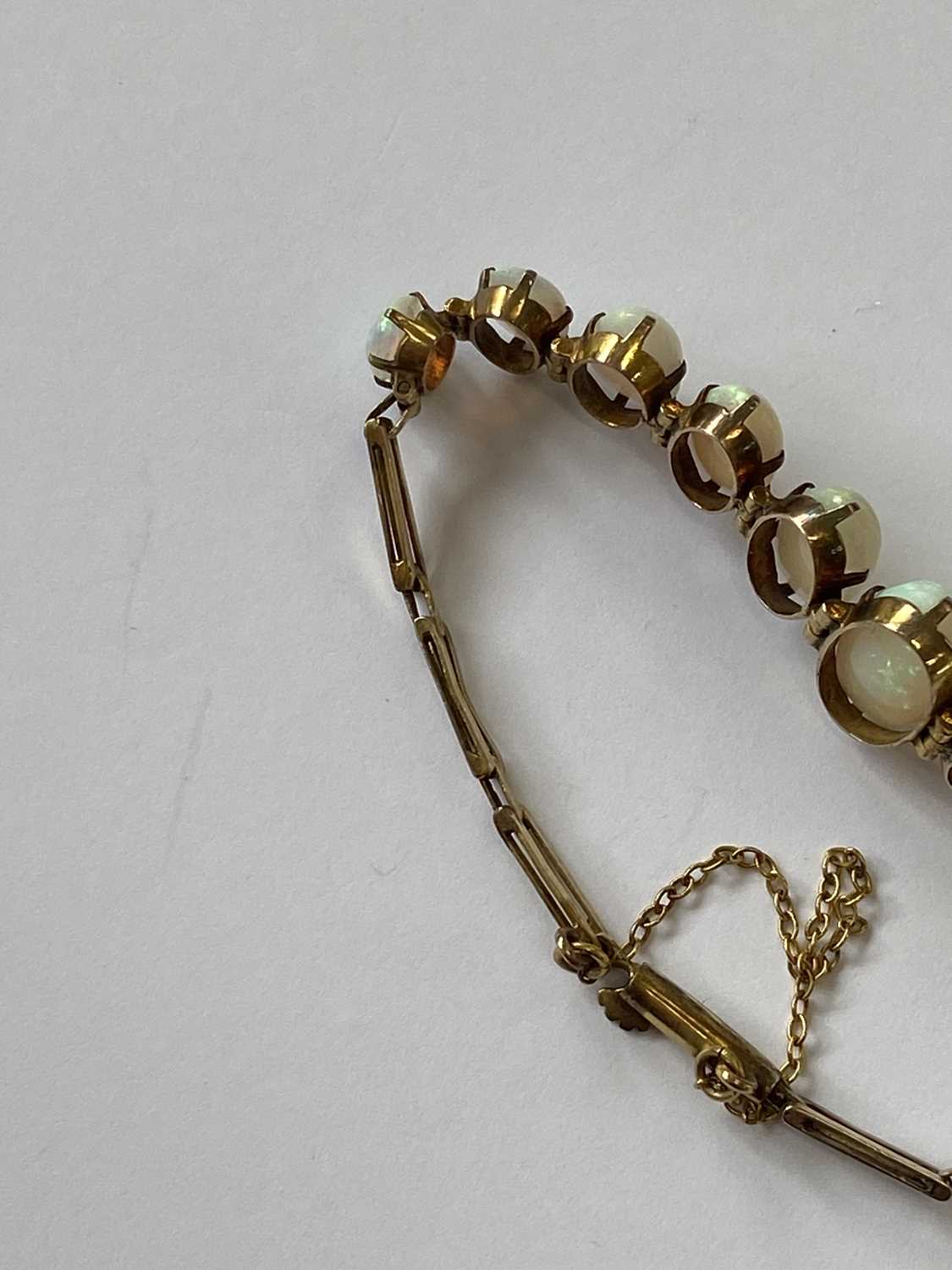 A yellow metal graduated opal bracelet - Image 7 of 7