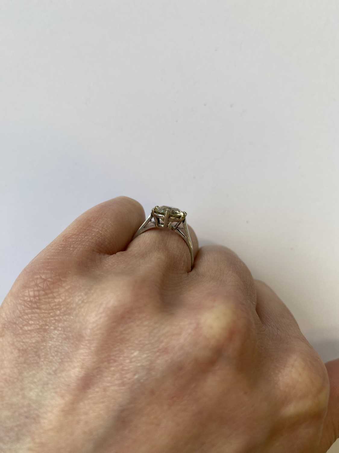 An early 20th century single stone diamond ring - Image 10 of 14
