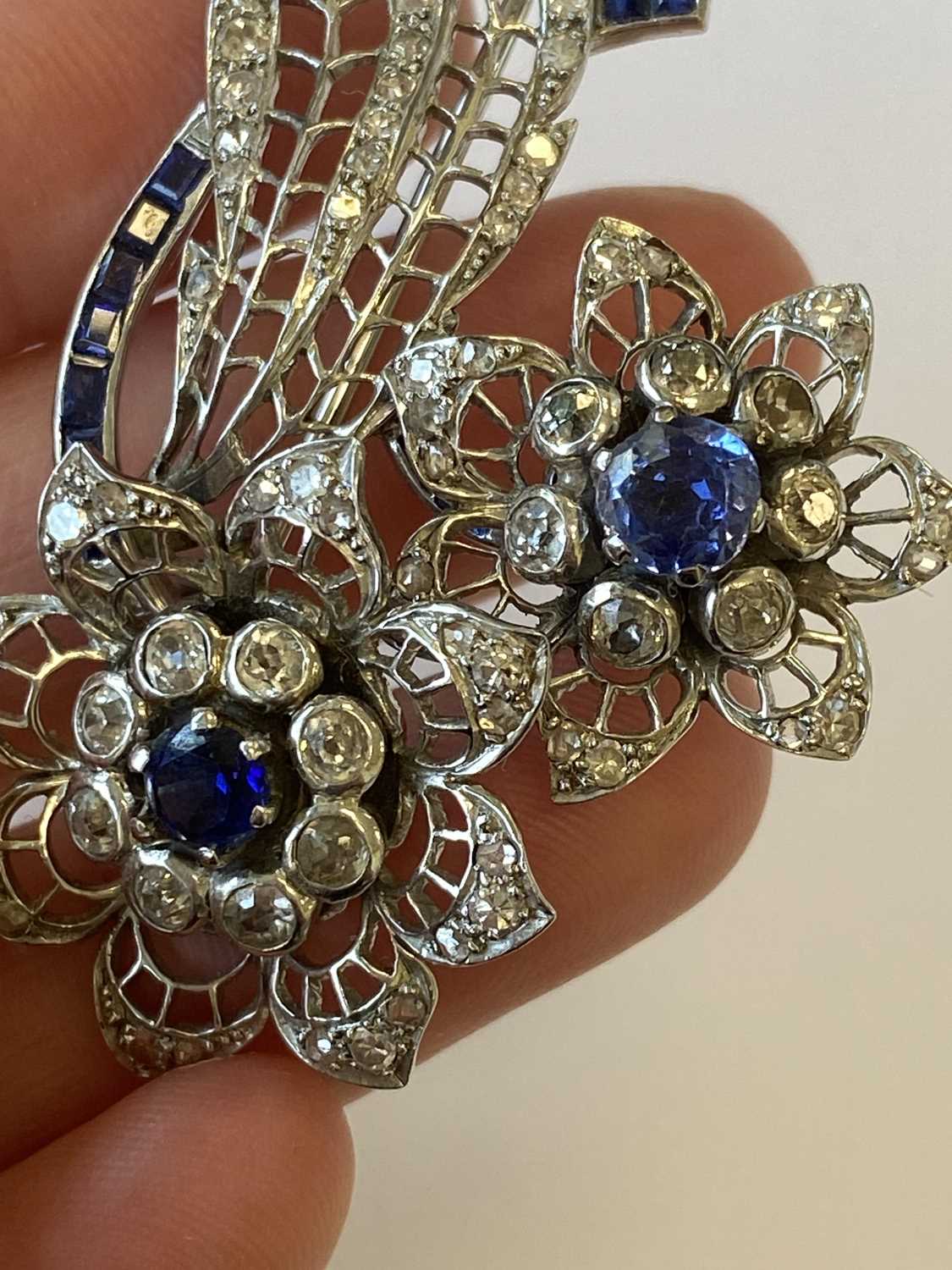 A sapphire and diamond floral spray brooch - Bild 9 aus 12
