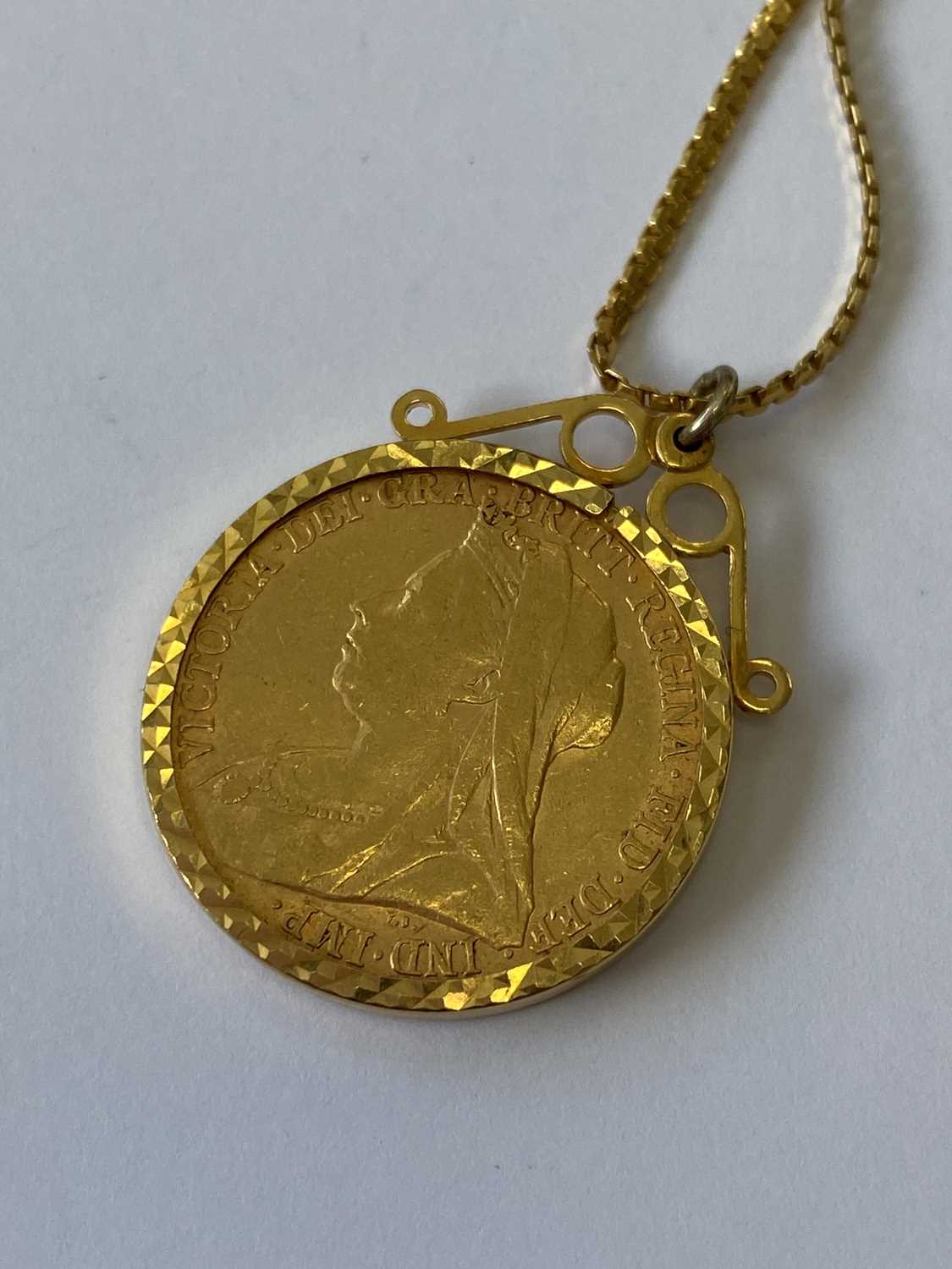 A Victoria Old head sovereign set pendant - Image 4 of 7