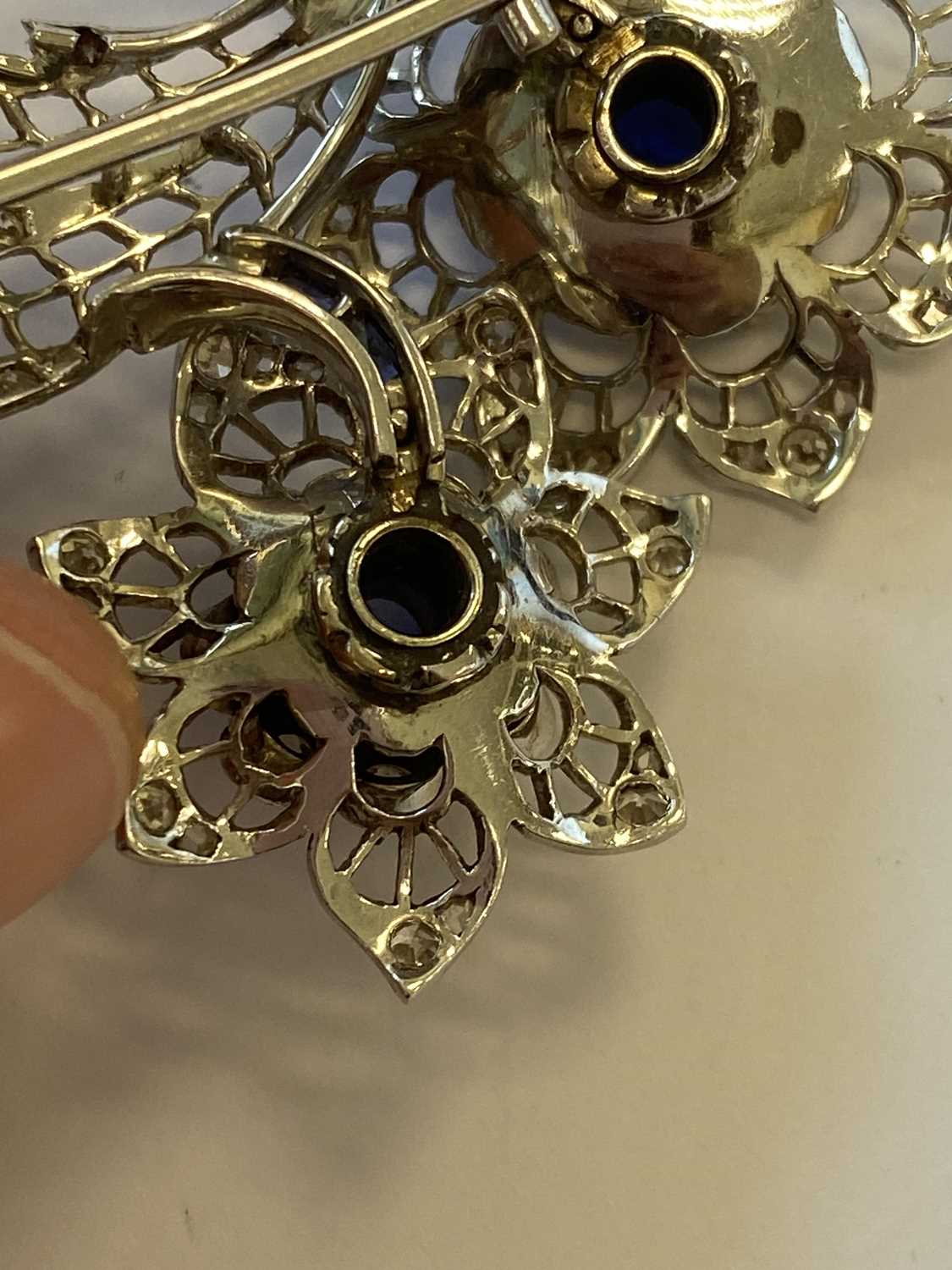 A sapphire and diamond floral spray brooch - Bild 3 aus 12