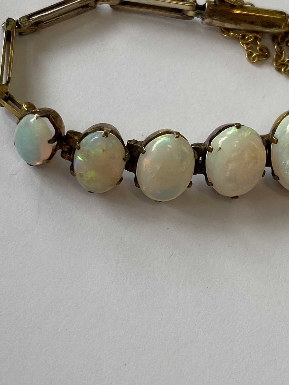 A yellow metal graduated opal bracelet - Image 5 of 7