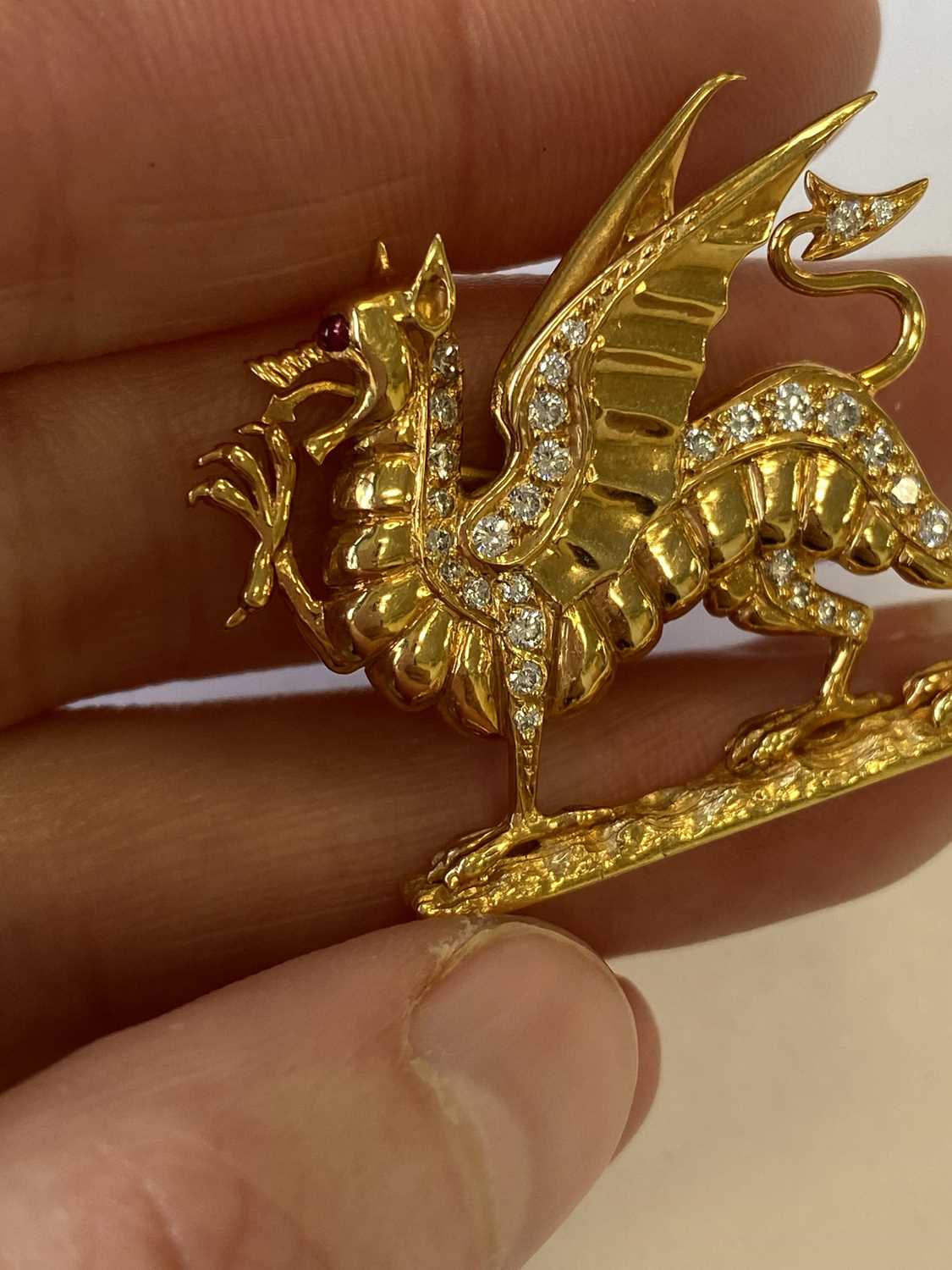 An 18ct gold diamond Welsh Dragon brooch - Image 3 of 5