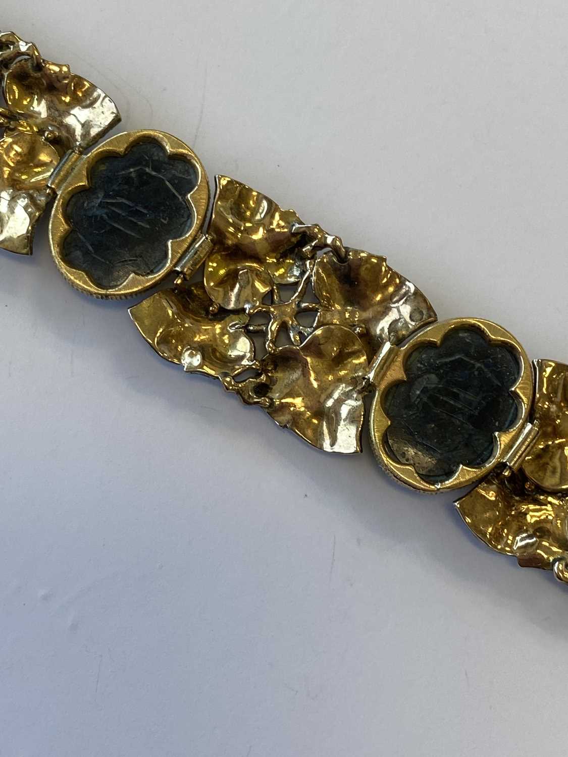 A white and yellow metal bracelet by M. Buccellati - Image 11 of 20