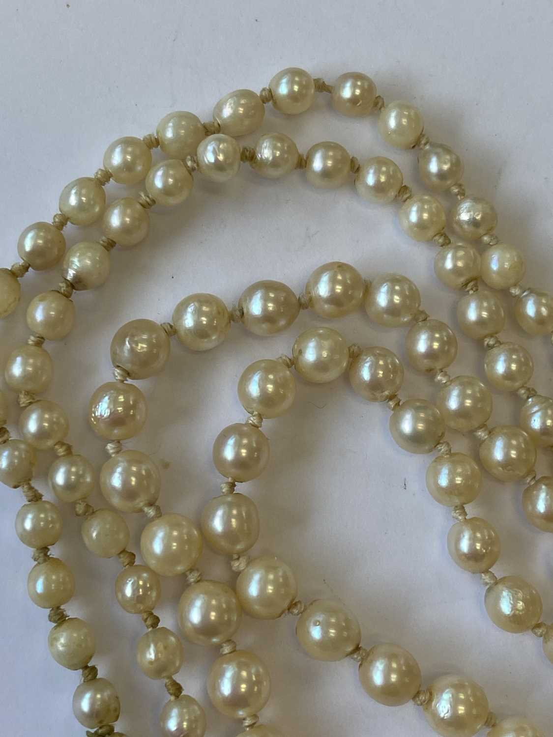 A graduated untested pearl necklace - Image 7 of 10