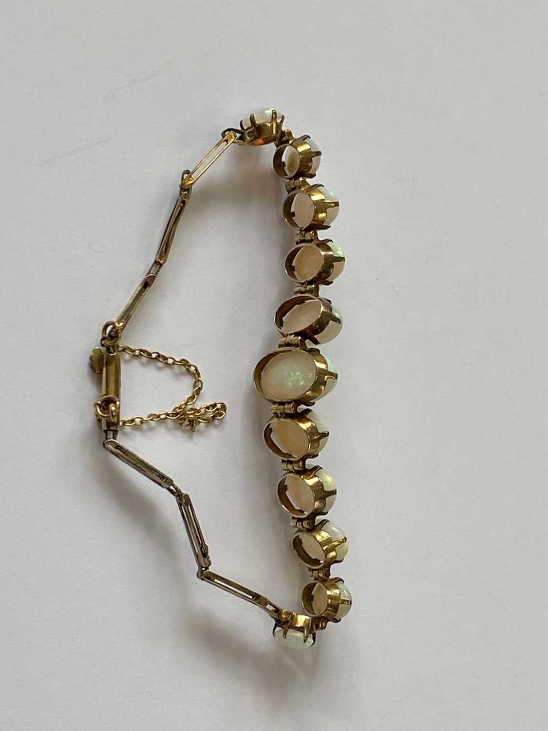 A yellow metal graduated opal bracelet - Image 2 of 7