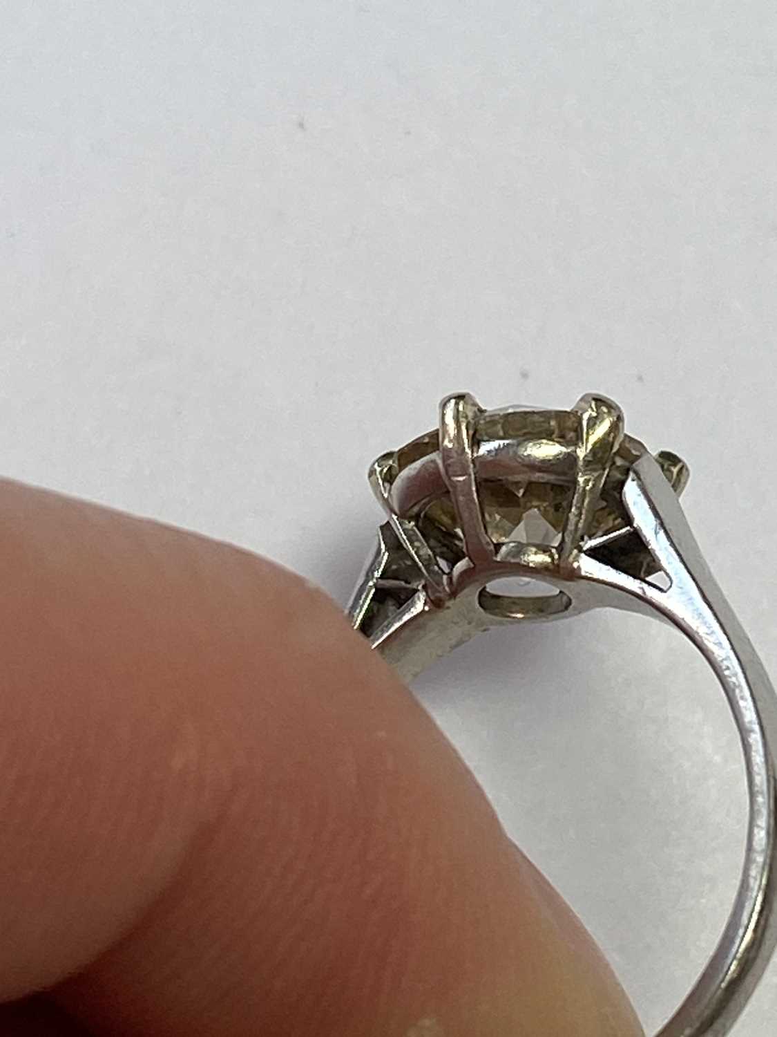 An early 20th century single stone diamond ring - Image 13 of 14