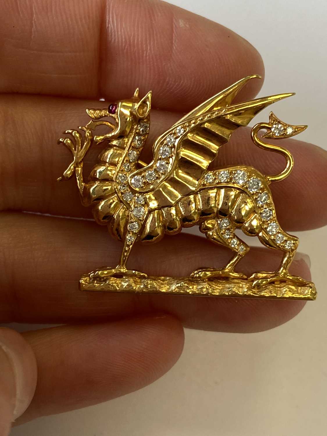 An 18ct gold diamond Welsh Dragon brooch - Image 4 of 5