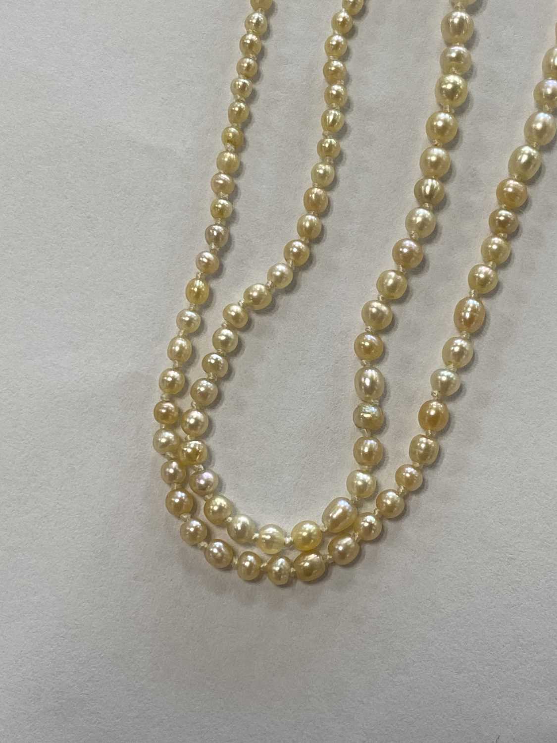 An untested graduated seed pearl necklace - Image 5 of 8