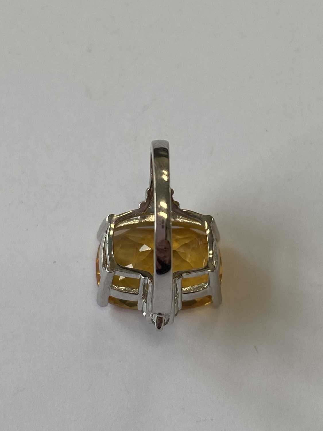 An 18ct white gold citrine and diamond ring - Image 7 of 8