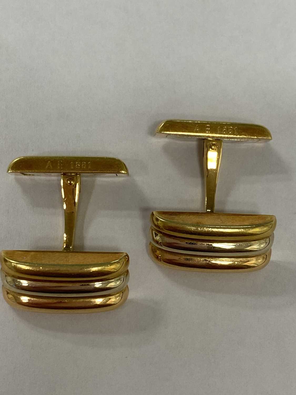 A pair of Cartier 18ct tri-coloured gold cufflinks - Image 3 of 9