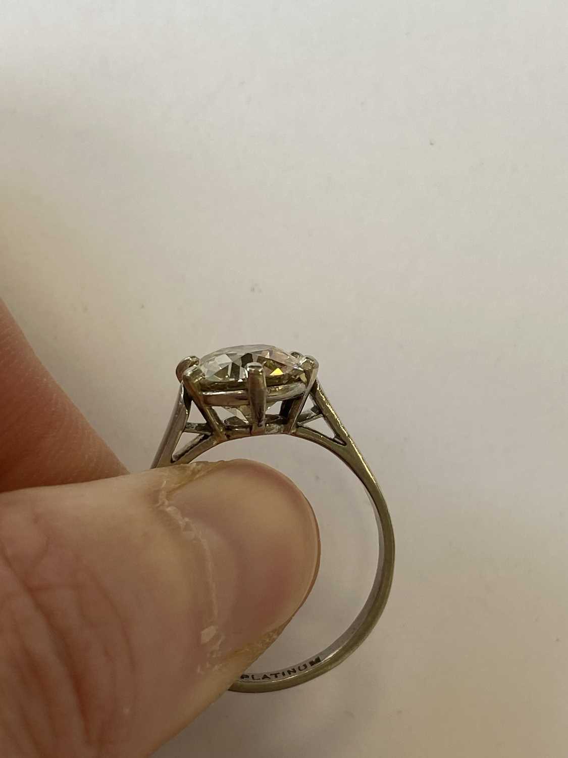 An early 20th century single stone diamond ring - Image 5 of 14