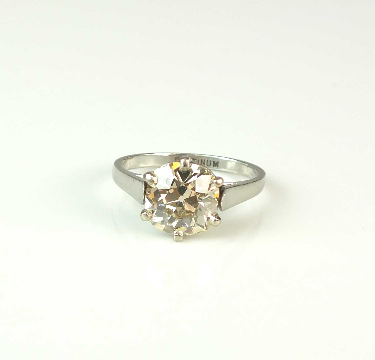 An early 20th century single stone diamond ring - Image 2 of 14