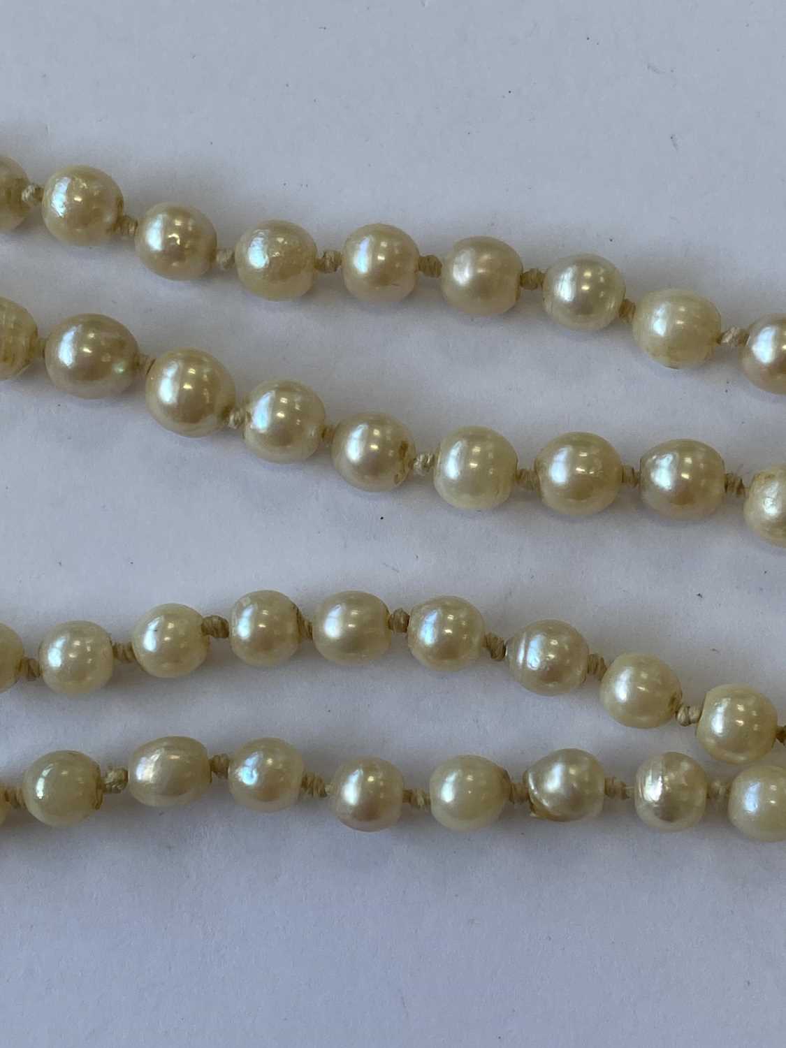 A graduated untested pearl necklace - Image 3 of 10