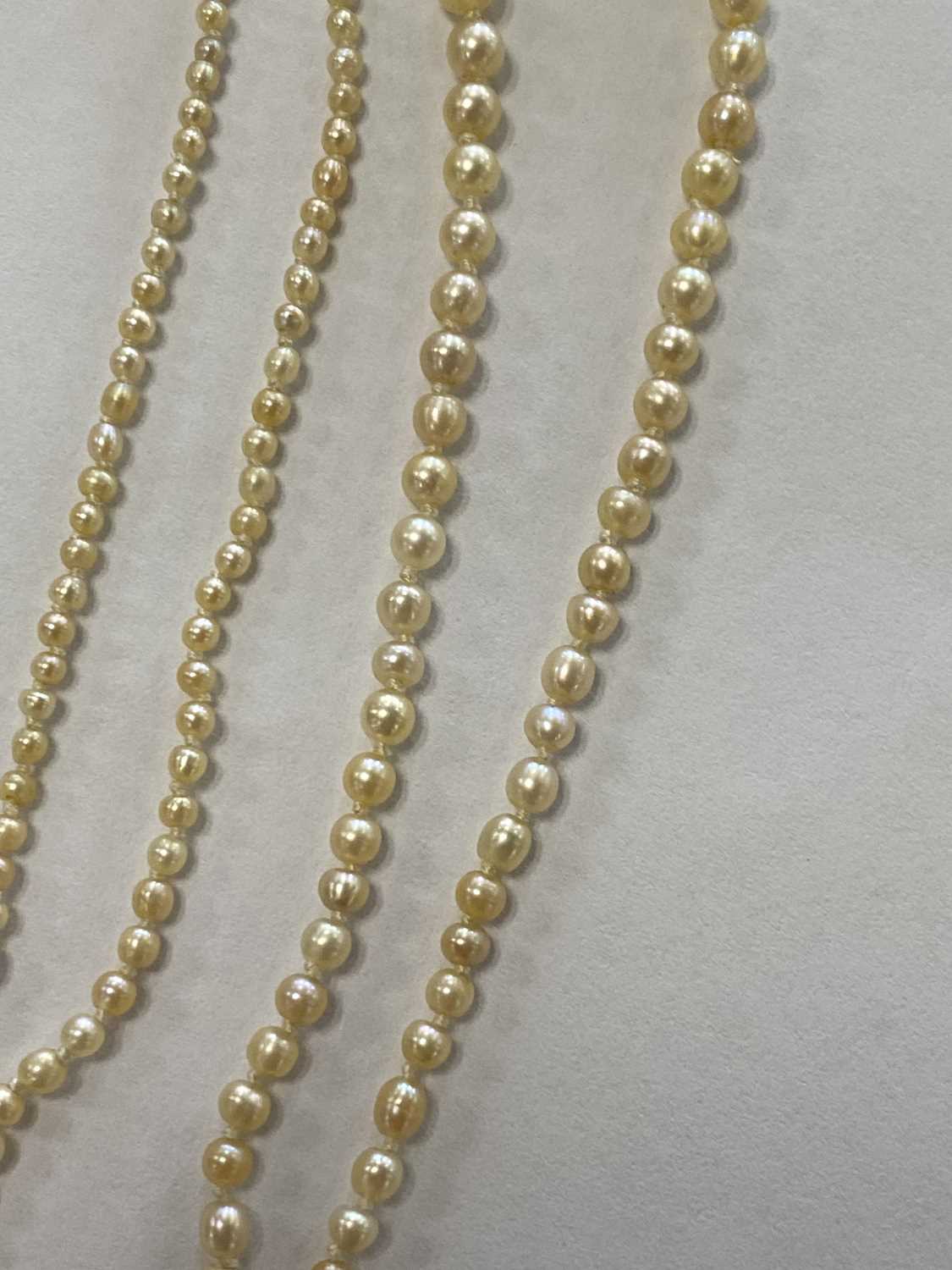 An untested graduated seed pearl necklace - Image 3 of 8