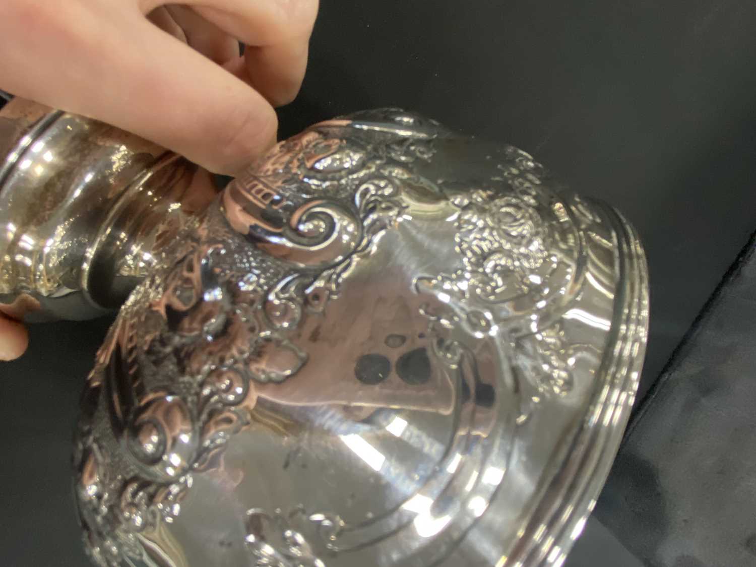 A Victorian silver pedestal bowl - Image 3 of 8