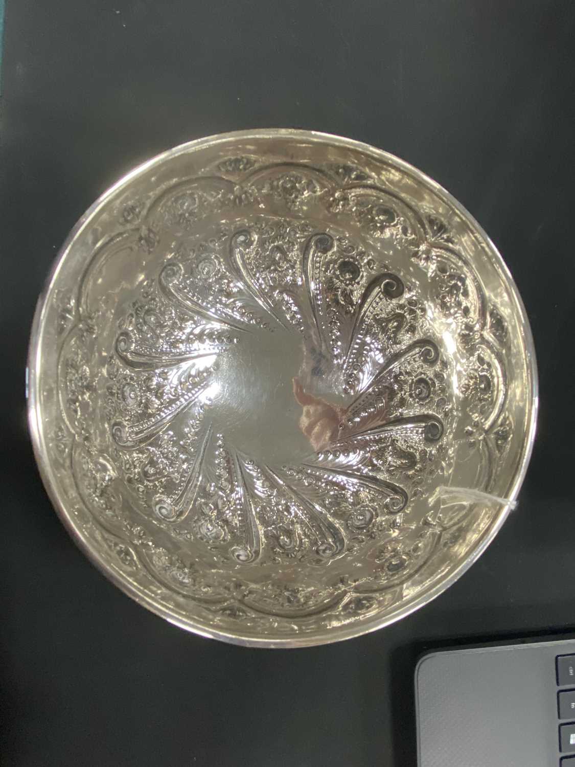 A Victorian silver pedestal bowl - Image 4 of 8