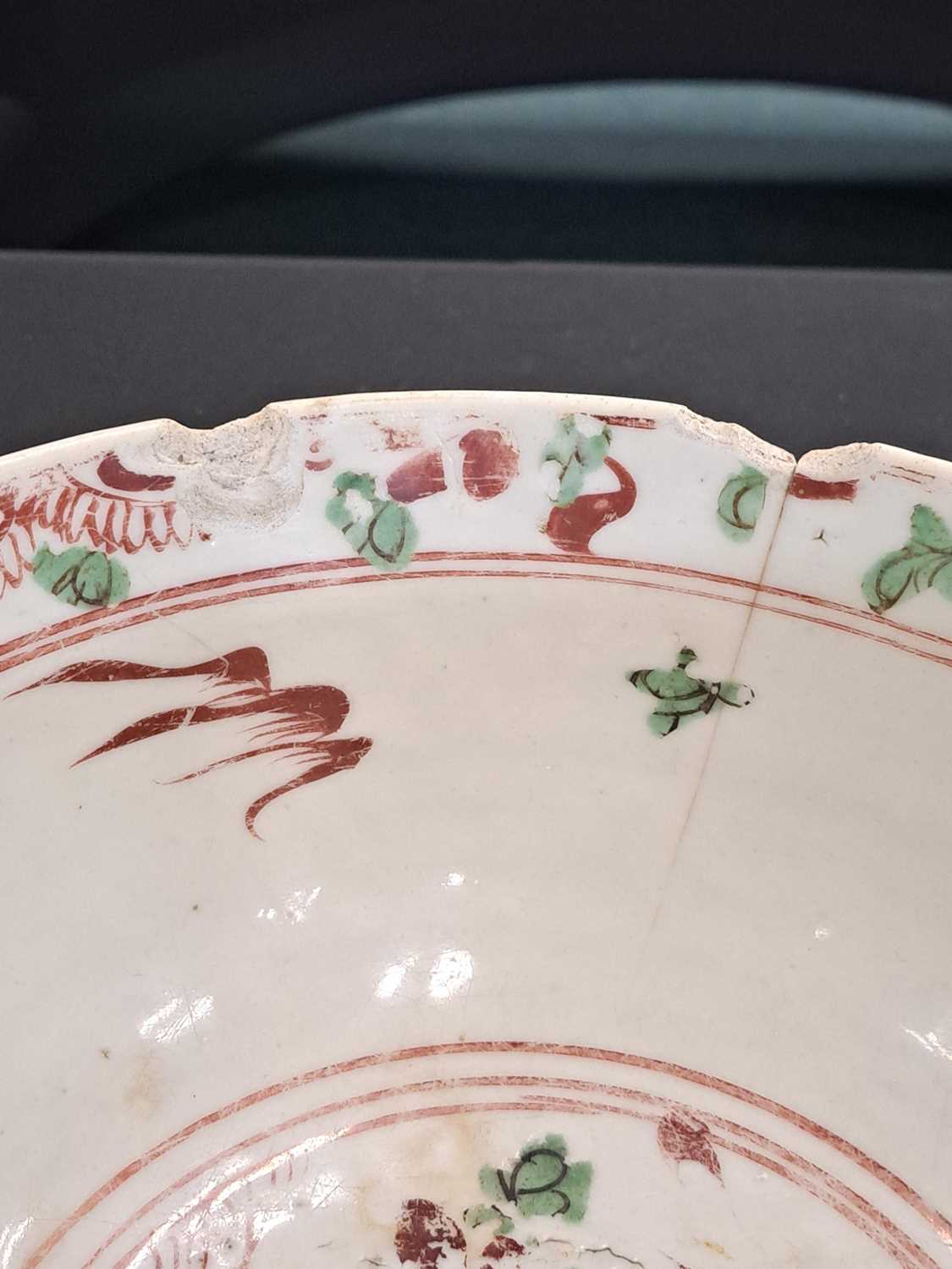 A Chinese porcelain bowl, late Ming Dynasty - Image 2 of 8