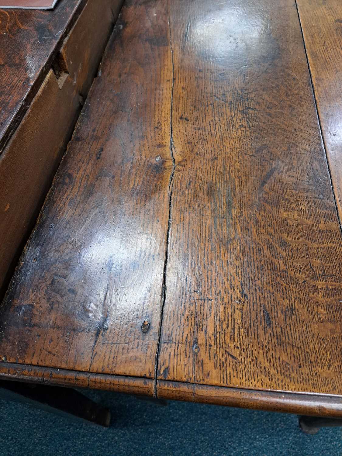 An 18th century oak dresser base - Image 9 of 9