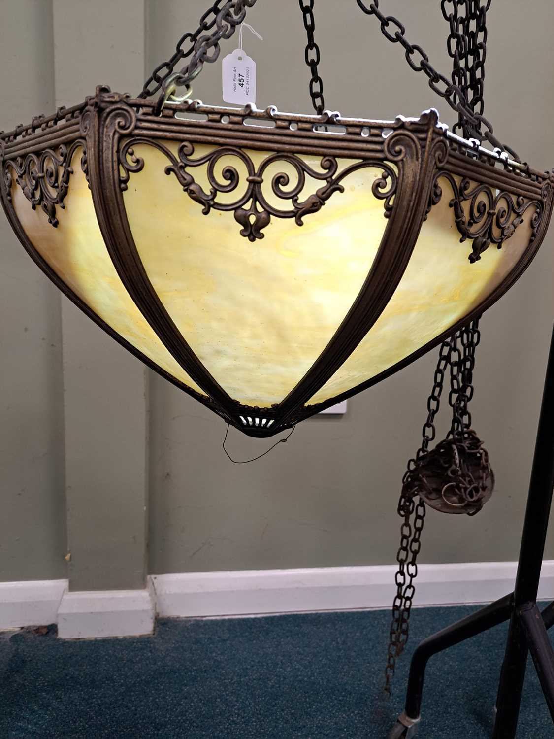 A reproduction gilt metal and glass pendant ceiling light shade - Image 2 of 3