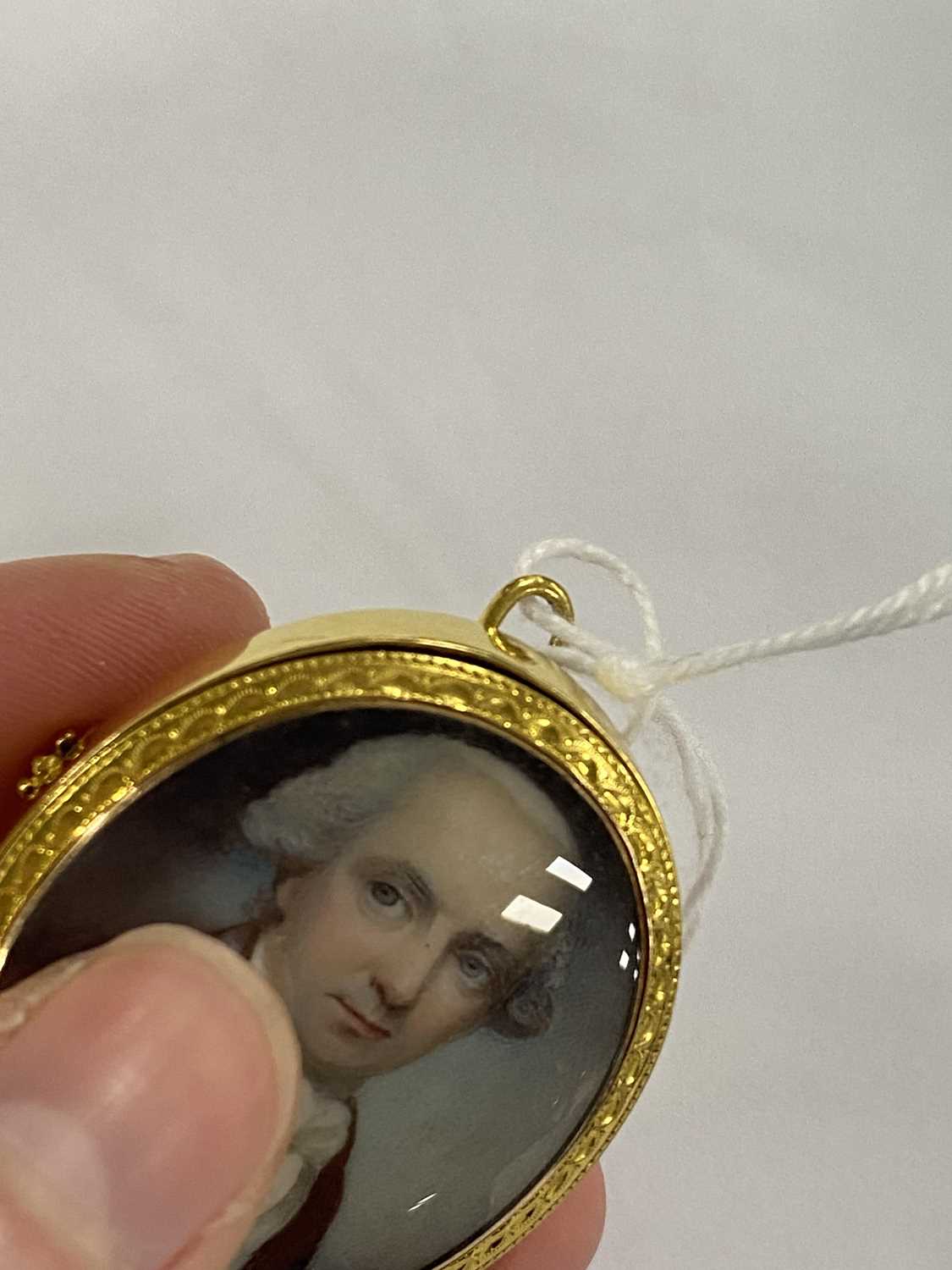 An early 19th century ivory miniature brooch / pendant - Image 2 of 5