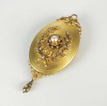 A late 19th/early 20th century diamond and pearl mourning locket / brooch