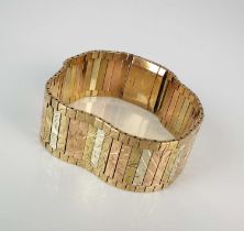 A 9ct tri-coloured gold bracelet