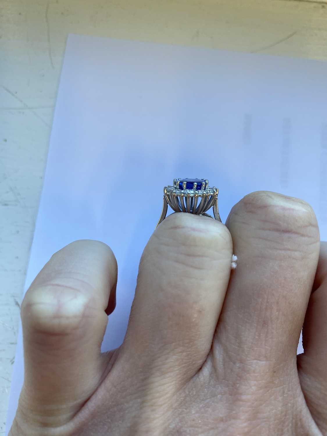 An oval sapphire and diamond cluster ring - Image 4 of 9