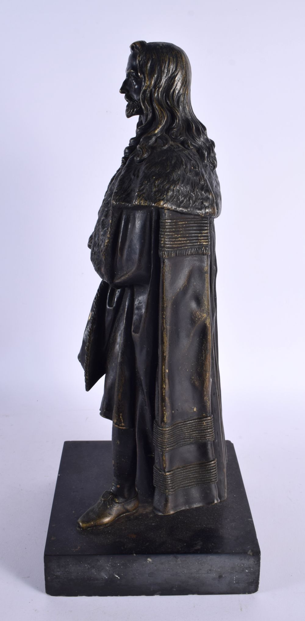 A LARGE 19TH CENTURY EUROPEAN BRONZE FIGURE OF A MALE modelled wearing an animal skin. 48 cm x 12 cm - Image 6 of 7