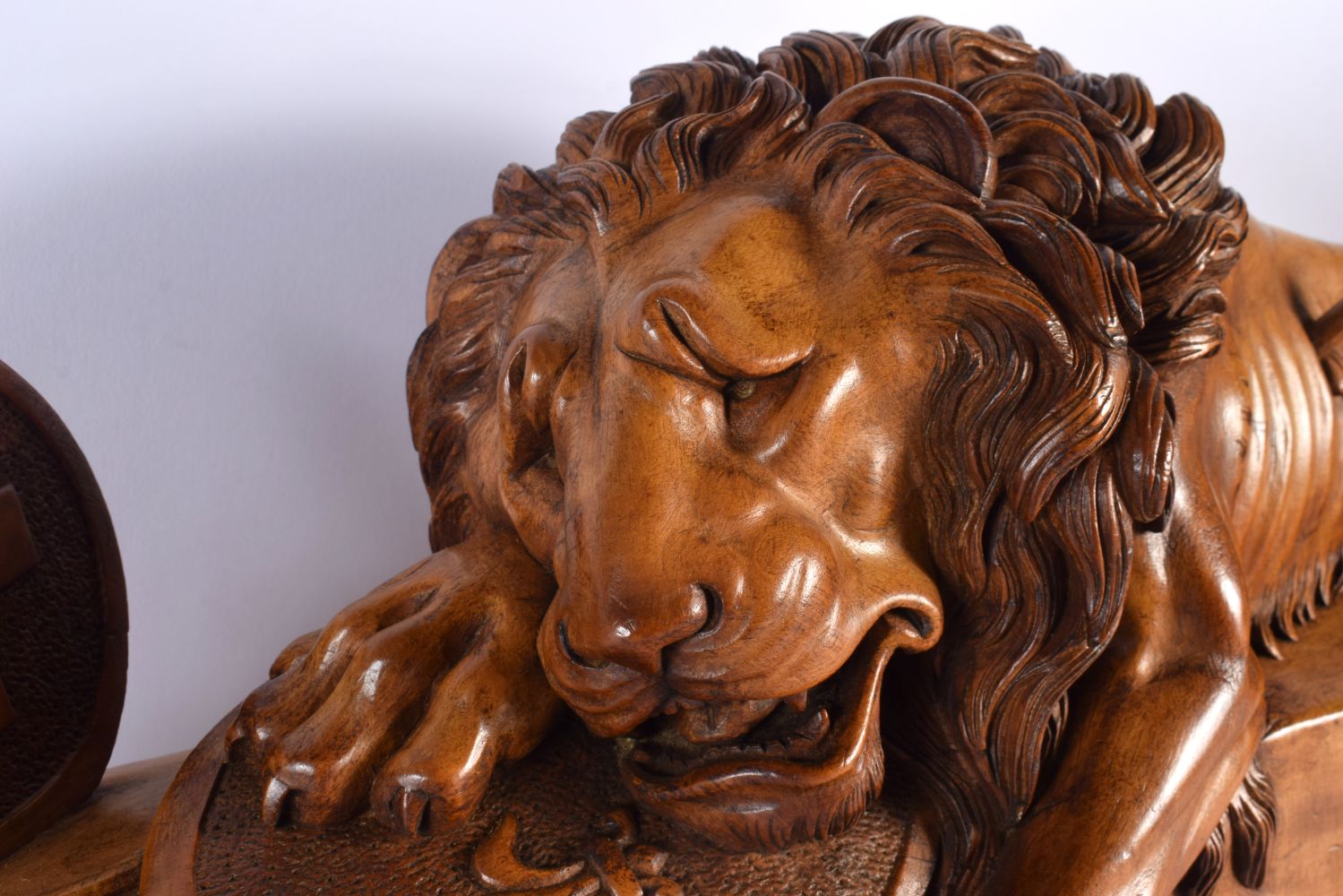 A FINE AND RARE LARGE 19TH CENTURY SWISS CARVED WOOD SCULPTURE OF LION LUCERNE modelled typically ov - Image 3 of 7