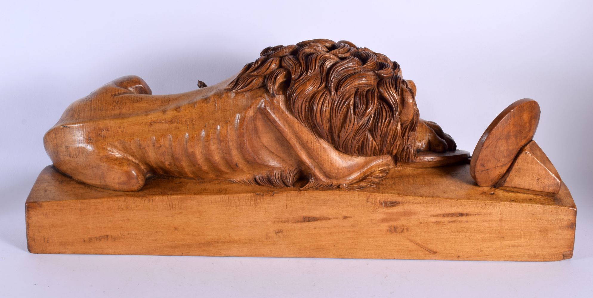 A FINE AND RARE LARGE 19TH CENTURY SWISS CARVED WOOD SCULPTURE OF LION LUCERNE modelled typically ov - Image 6 of 7