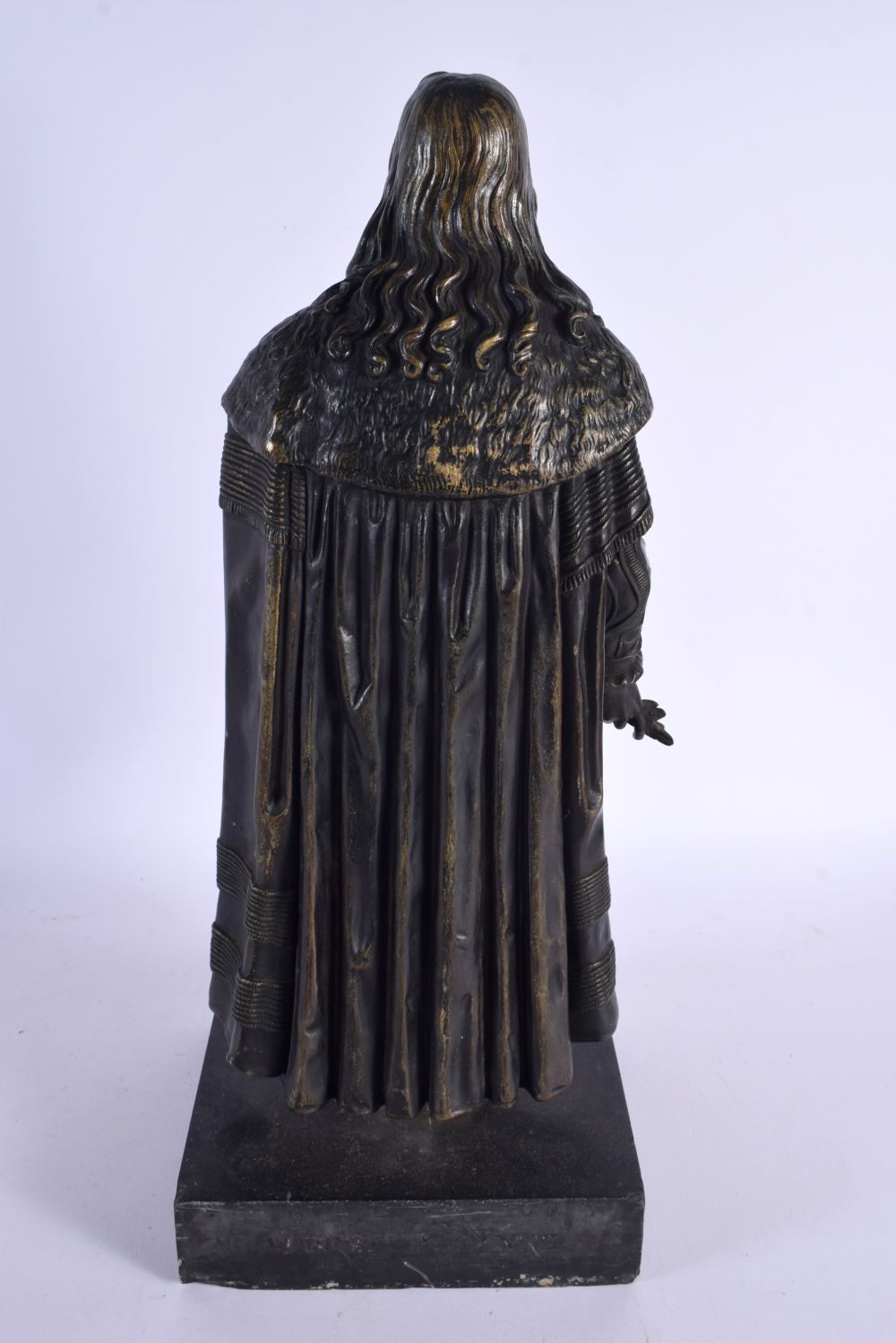 A LARGE 19TH CENTURY EUROPEAN BRONZE FIGURE OF A MALE modelled wearing an animal skin. 48 cm x 12 cm - Image 7 of 7