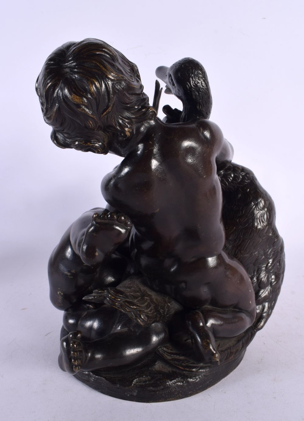 A LARGE 19TH CENTURY FRENCH BRONZE FIGURE OF WRESTLING PUTTI modelled grappling with a swan. 26 cm x - Image 4 of 6