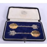 AN UNUSUAL PAIR OF VICTORIAN CASED SILVER SPOONS. London 1870. 58.5 rams. 12 cm x 2.75 cm.