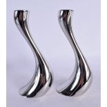 A STYLISH PAIR OF GEORG JENSEN CANDLESTICKS. 21 cm high.