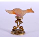 AN UNUSUAL 19TH CENTURY CHINESE AGATE AND YELLOW METAL SEAL. 4.75 cm x 4.5 cm.