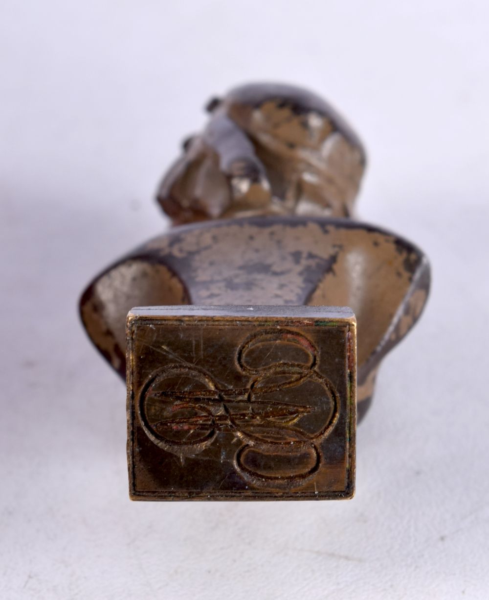 AN ART NOUVEAU COLD PAINTED BRONZE SEAL. 6 cm x 3 cm. - Image 3 of 3