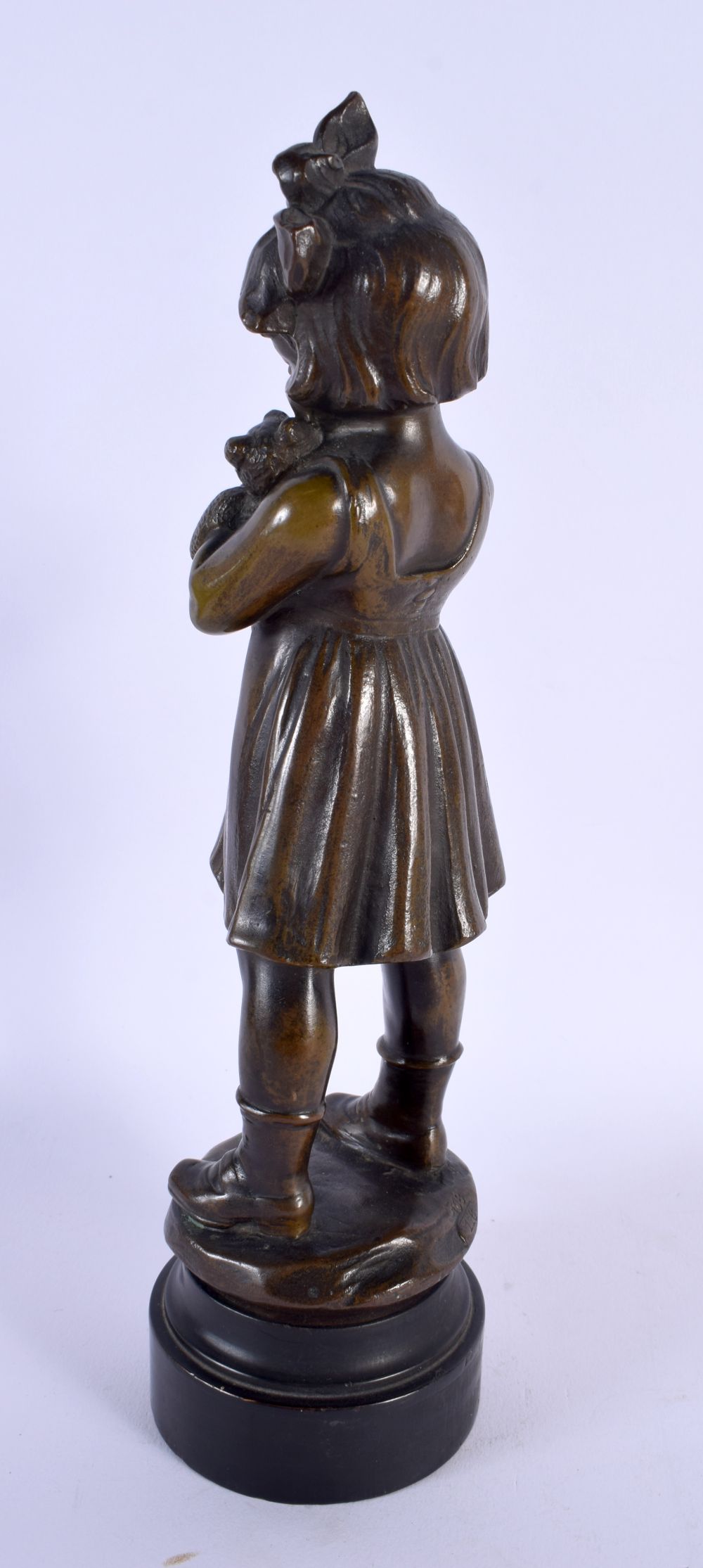 AN ART DECO EUROPEAN BRONZE FIGURE OF A YOUNG GIRL modelled holding a teddy bear. 27 cm high. - Image 3 of 5