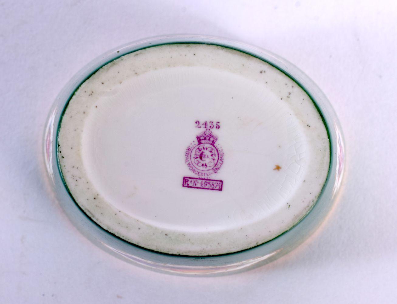 ROYAL WORCESTER OVAL VASE, PAINTED BY COLE, SIGNED, WITH ALTERNATING CARTOUCHES OF RIPE FRUIT AND FL - Image 6 of 6