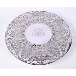 A SILVER CAKE STAND WITH PIERCED GRIFFIN DECORATION. Stamped Sterling, 28.4cm diameter, weight 551g