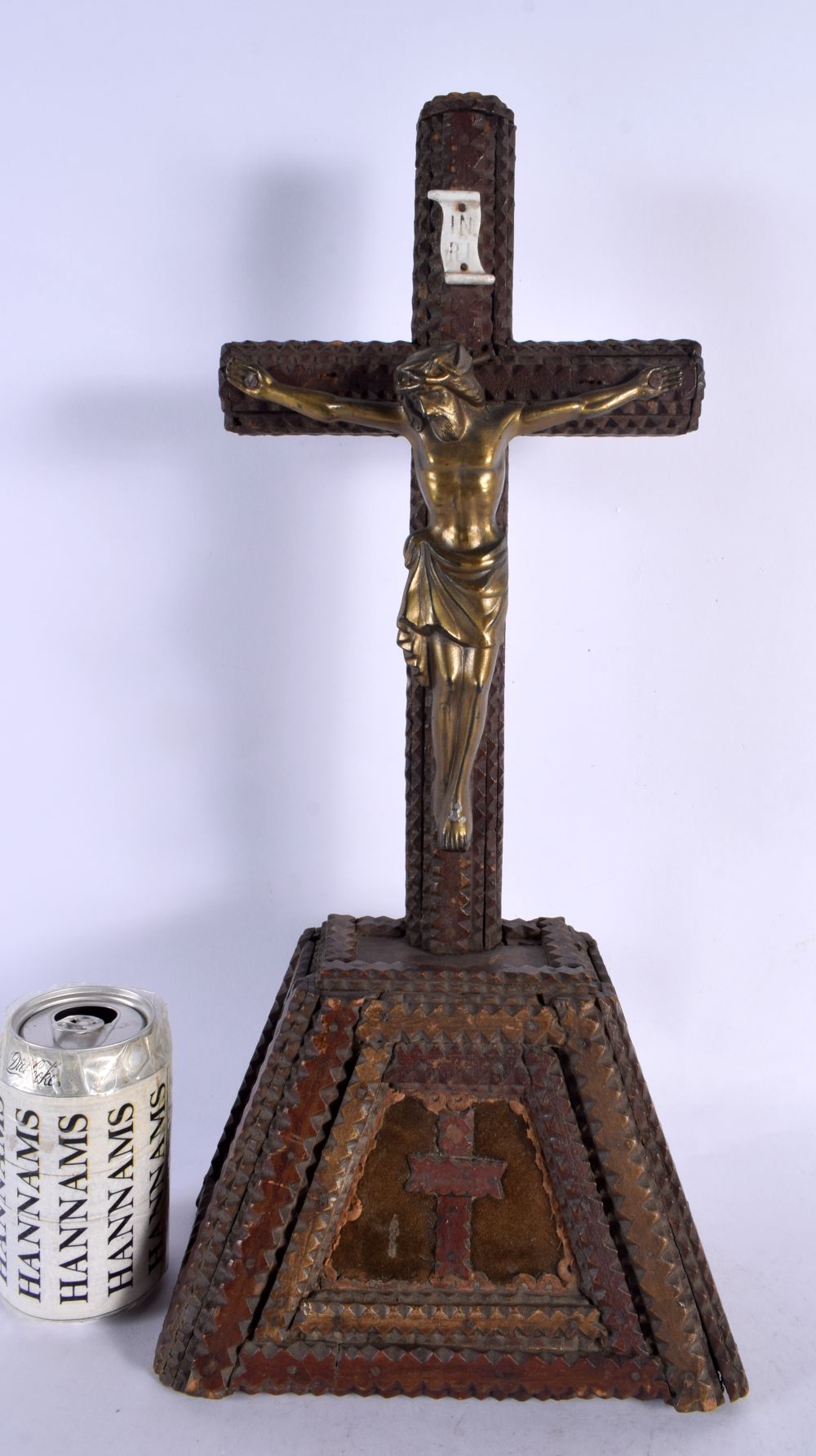A LARGE TRAMP ART CRUCIFIX with applied bronze Christ. 48 cm x 16 cm.