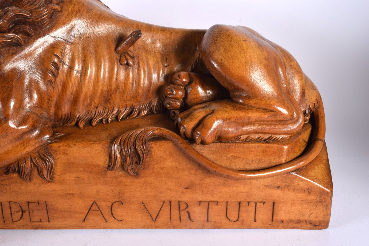 A FINE AND RARE LARGE 19TH CENTURY SWISS CARVED WOOD SCULPTURE OF LION LUCERNE modelled typically ov - Image 5 of 7