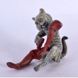 A CONTEMPORARY COLD PAINTED BRONZE FIGURE OF A CAT. 8 cm high.