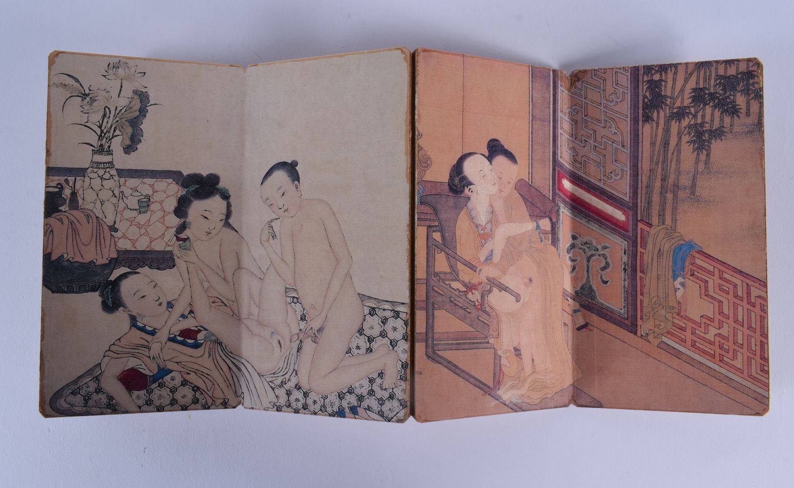 A CHINESE EROTIC FOLDING BOOKLET 20th Century. 85 cm x 18 cm.