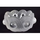 A FRENCH LALIQUE GLASS BOWL. 9.5 cm wide.