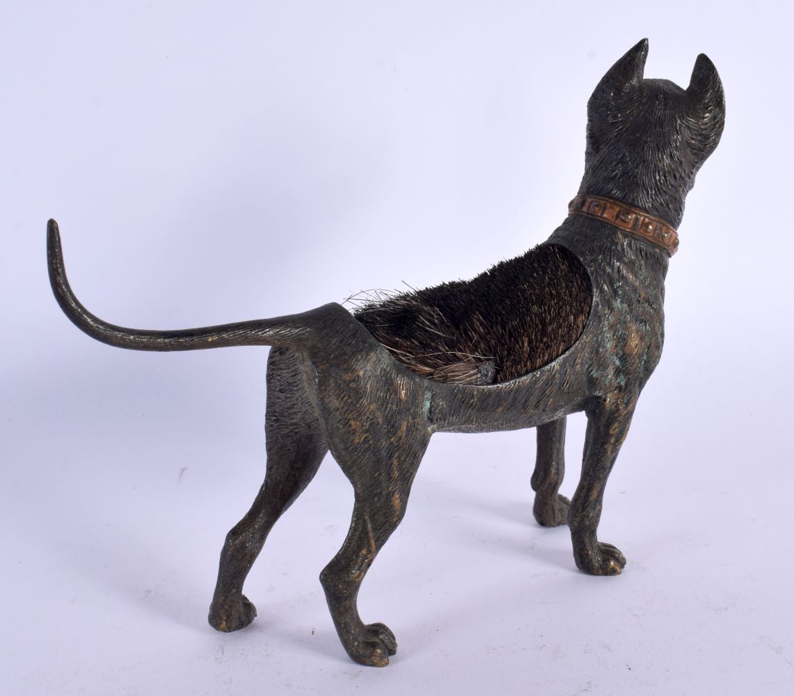 A 19TH CENTURY AUSTRIAN COLD PAINTED BRONZE PEN WIPE formed as a hound. 17 cm x 15 cm. - Image 2 of 5